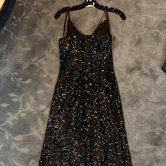 Halston Syrena Gown in Wave Sequin - Picture 3 of 5